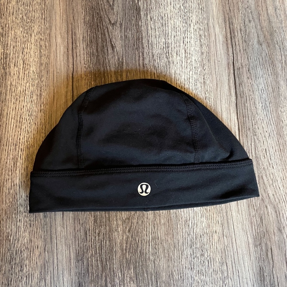 Lululemon Women's hat with ponytail opening. Black, Size S